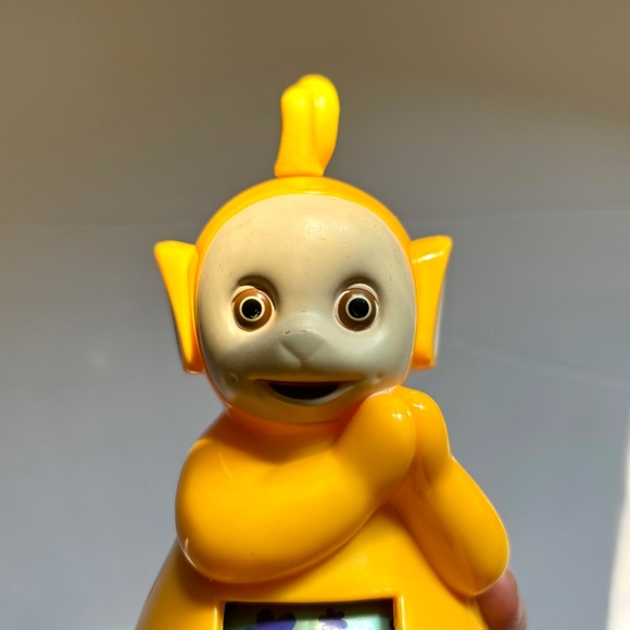 Vintage 90s Teletubbies Laa-Laa Toddlin Teletubby Rolling Baby Toy - Picture 7 of 7
